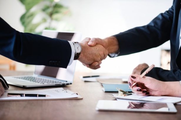 LinkedIn-negocios-empresas-768x512